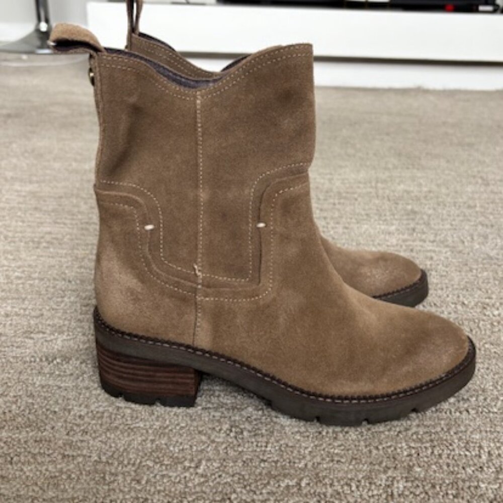 Donald Pliner Women's Suede Boots in Perfect Condition